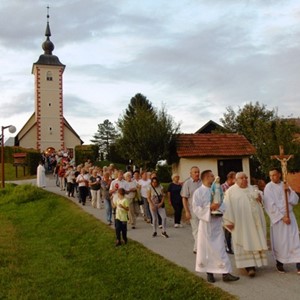 Misa bdjenja i procesija uoči Velike Gospe u Grabrovcu
